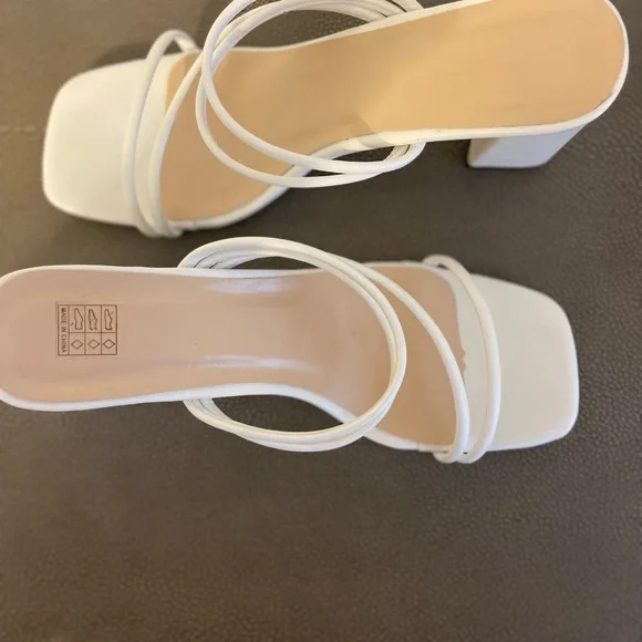 Never worn, white block heels! 7.5 - Picture 4 of 4